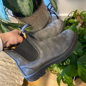 Classic Chelsea Women’s Blundstones